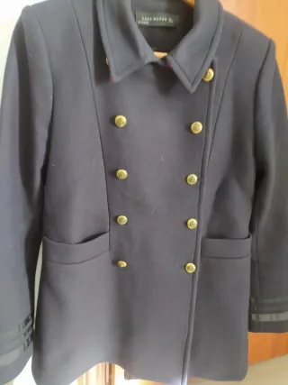 Abrigo corto Zara botones dorados talla M