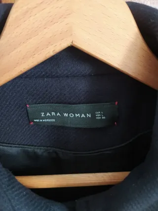 Abrigo corto Zara botones dorados talla M