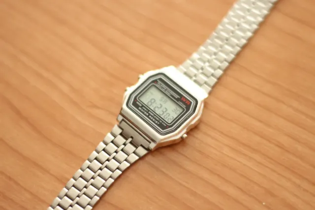 Reloj de pulsera Plateado.