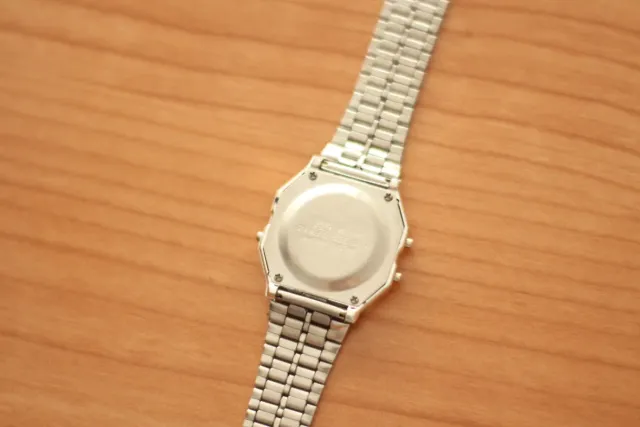 Reloj de pulsera Plateado.