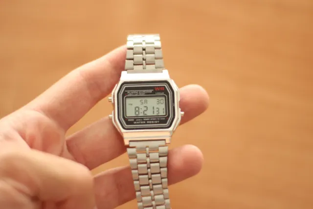 Reloj de pulsera Plateado.