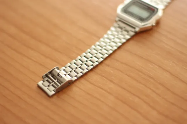 Reloj de pulsera Plateado.