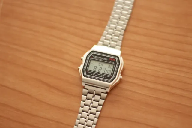 Reloj de pulsera Plateado.