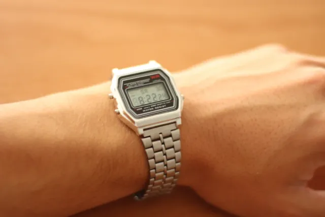 Reloj de pulsera Plateado.