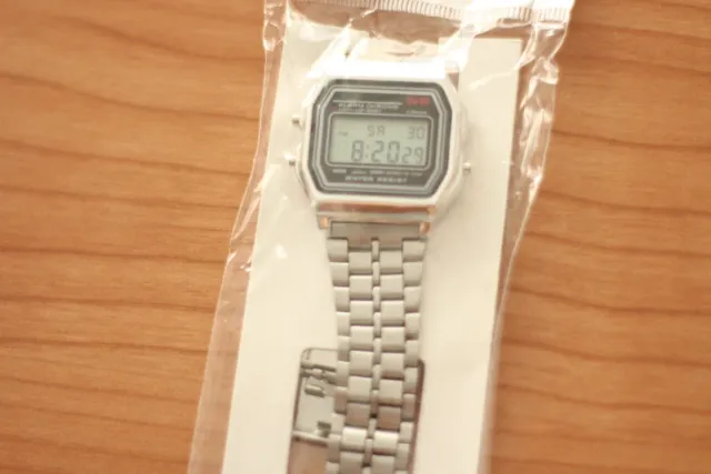 Reloj de pulsera Plateado.