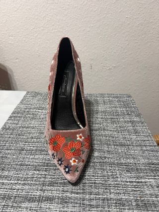 Zapatos de tacón rosa empolvado bordados T.37