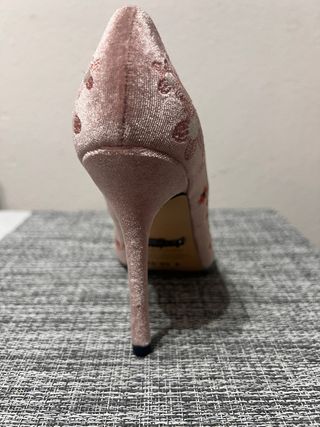 Zapatos de tacón rosa empolvado bordados T.37