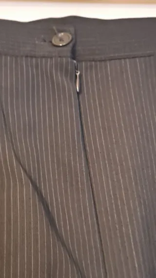 Gonna nera a strisce bianche con spacco dietro