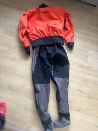 Traje Seco Kokatat Naranja y Gris