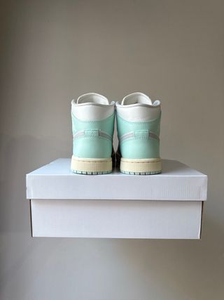 Nike Air Jordan 1 Mid Grey Icy Igloo [39]