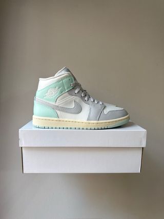 Nike Air Jordan 1 Mid Grey Icy Igloo [39]