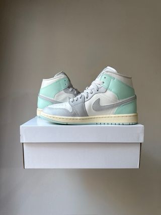 Nike Air Jordan 1 Mid Grey Icy Igloo [39]