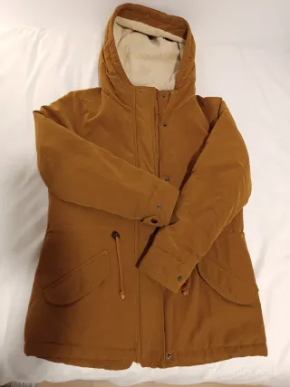 Abrigo marrón mostaza con capucha