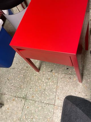 Mesilla de noche roja Ikea sin usar