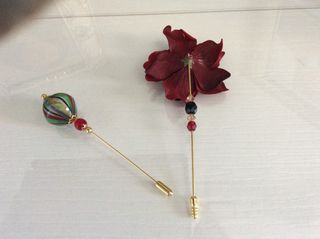 Broches aguja flor y abalorios. AMIGO INVISIBLE