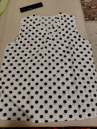 Top a pois bianco e nero