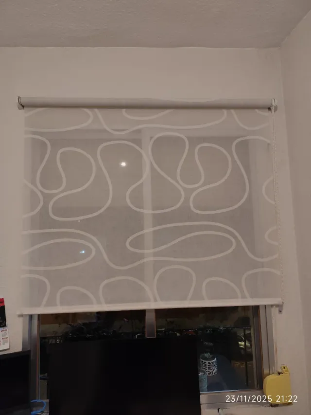 Estor enrollable 1,20m tela y plástico