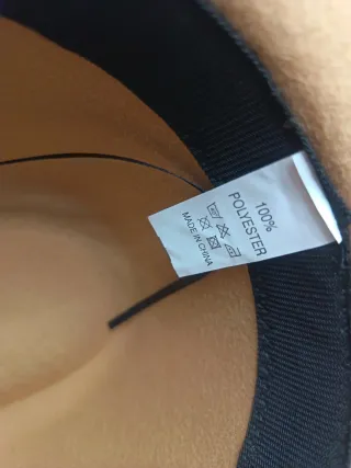 Cappello feltro beige con decorazione foglia oro