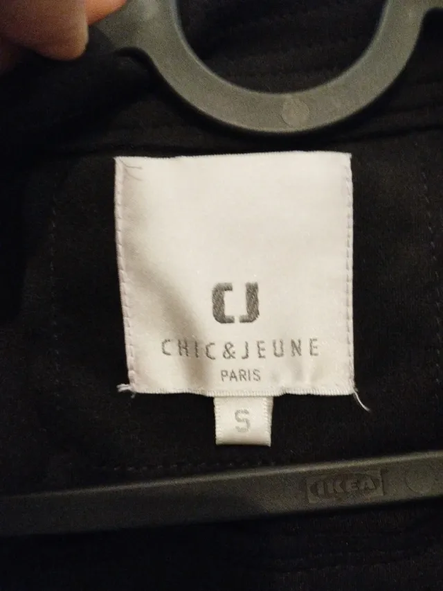 Chaqueta de vestir negra con pedrería