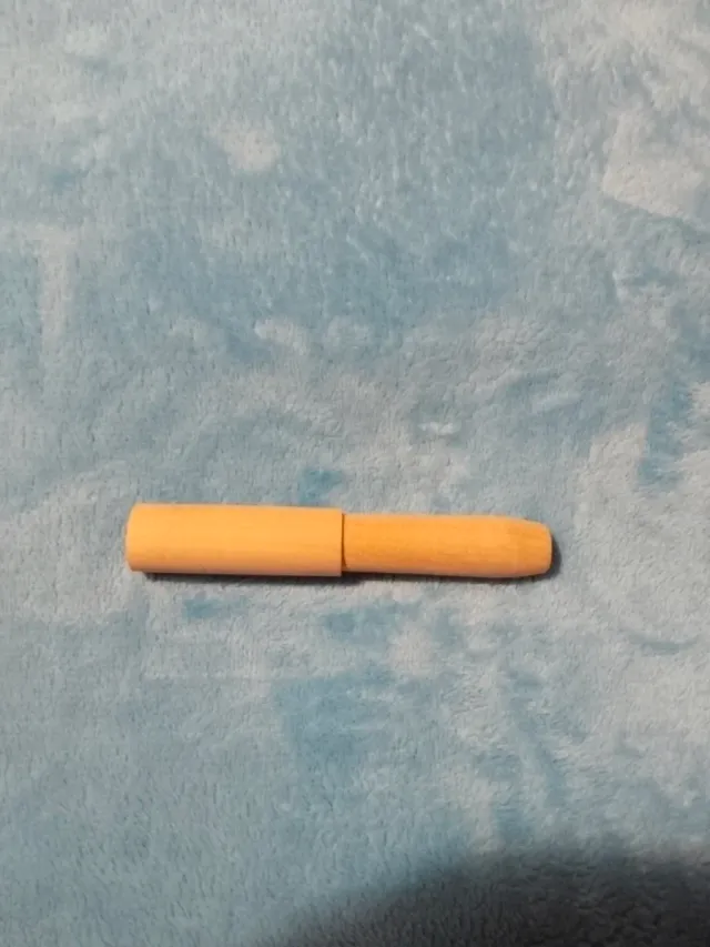 Cuenco decorativo dorado con palo y soporte