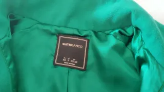 Abrigo verde y negro