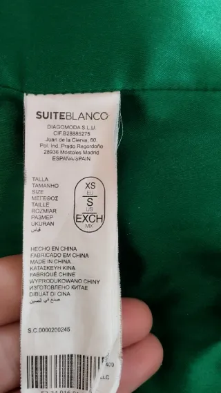 Abrigo verde y negro