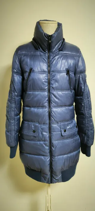 Chaqueta acolchada Bershka azul metalizado Talla M