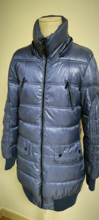 Chaqueta acolchada Bershka azul metalizado Talla M