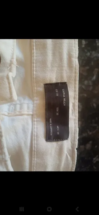Pantalones cargo pitillo Zara blancos