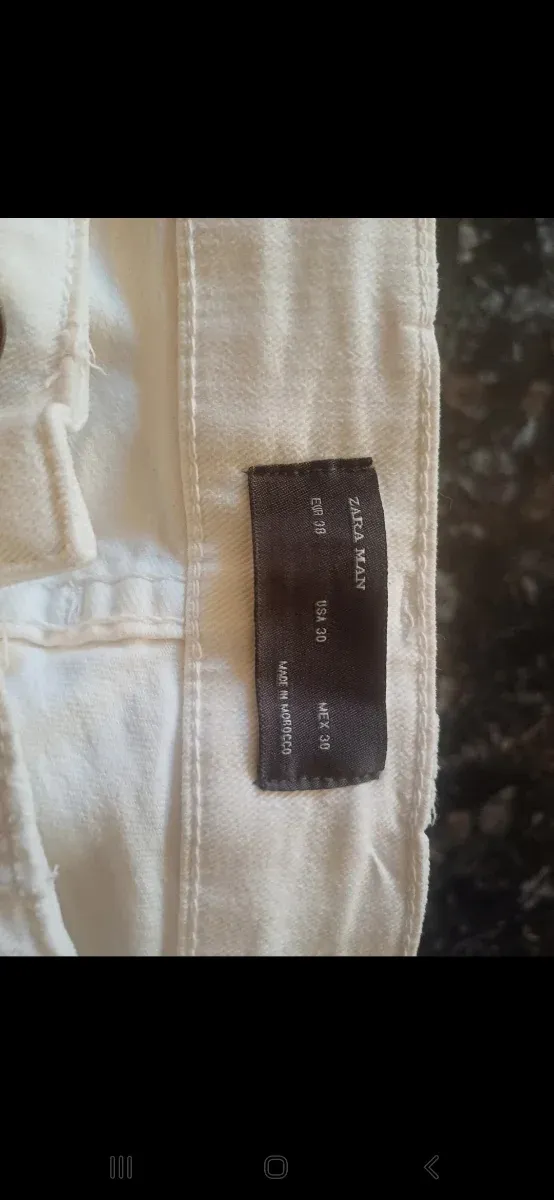 Pantalones cargo pitillo Zara blancos