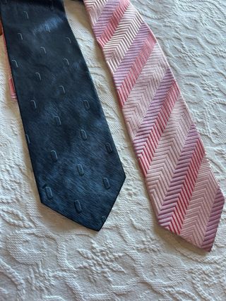 Lote 2 Corbatas Hugo Boss Seda