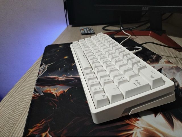 Teclado Mecánico Blanco con RGB