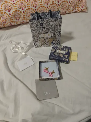 Pendientes Dior dorados y rosas