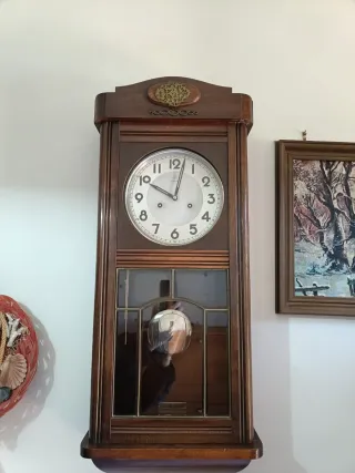 Orologio a pendolo in legno