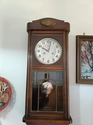 Orologio a pendolo in legno