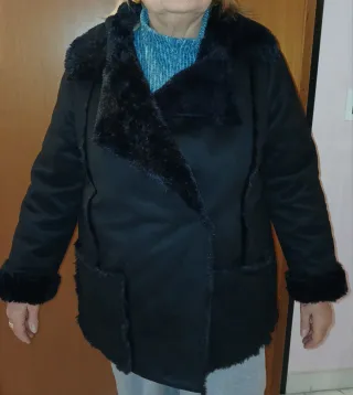 Giaccone nero con pelliccia interna