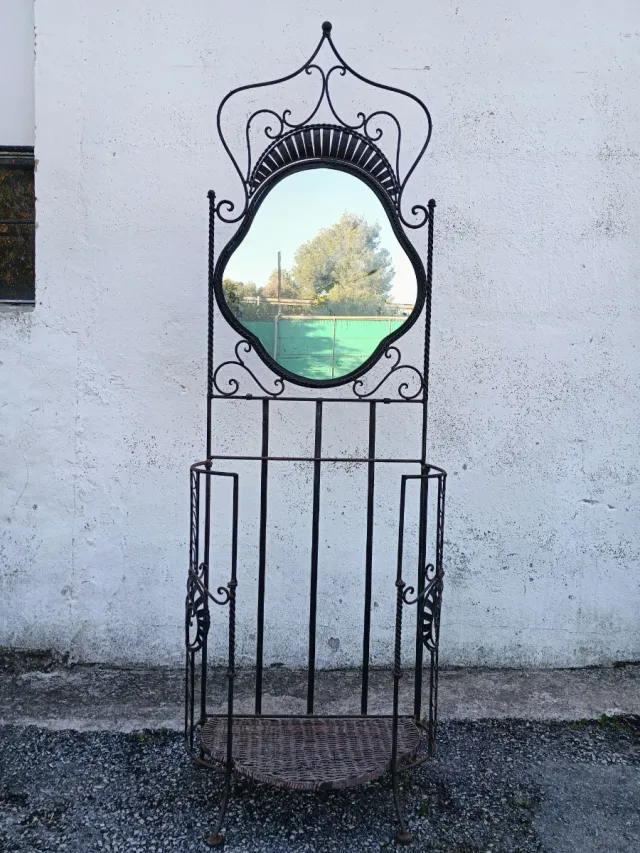 Specchio e ombrelliera in ferro battuto anni '20