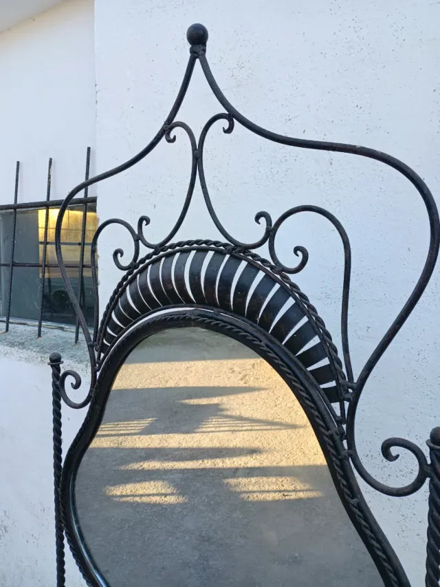 Specchio e ombrelliera in ferro battuto anni '20