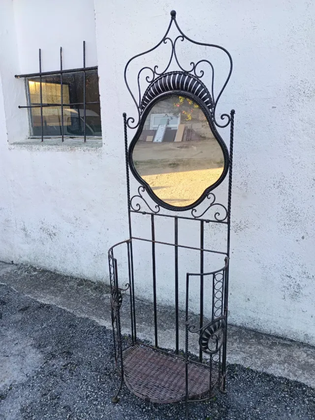 Specchio e ombrelliera in ferro battuto anni '20