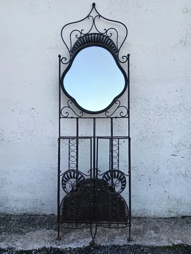 Specchio e ombrelliera in ferro battuto anni '20