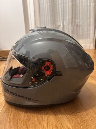 Casco Moto Gris con Visera Solar
