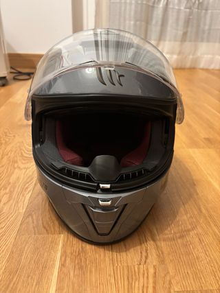 Casco Moto Gris con Visera Solar