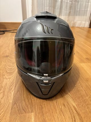 Casco Moto Gris con Visera Solar