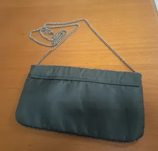Bolso de fiesta con cadena plateada