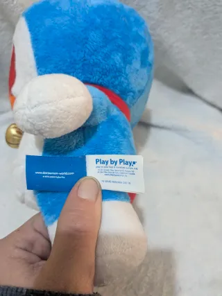 Peluche detallado de Doraemon nuevo