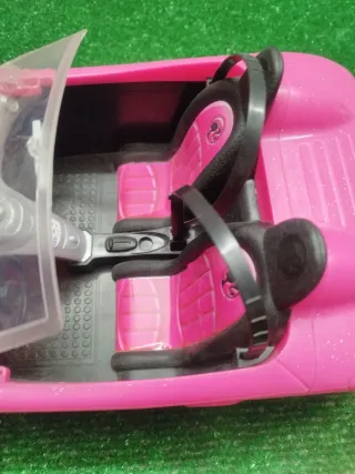 Coche de juguete rosa para muñecas