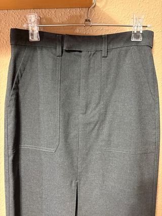 Falda de traje gris con abertura