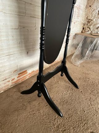 Espejo de pie ovalado negro