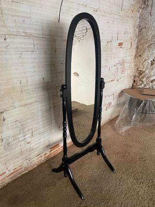 Espejo de pie ovalado negro
