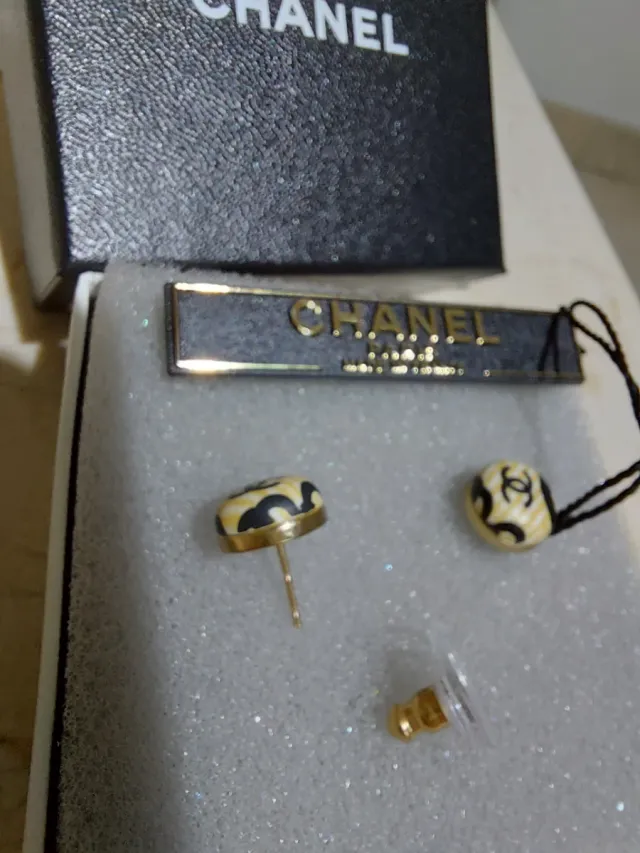 Chanel pendientes dos juegos